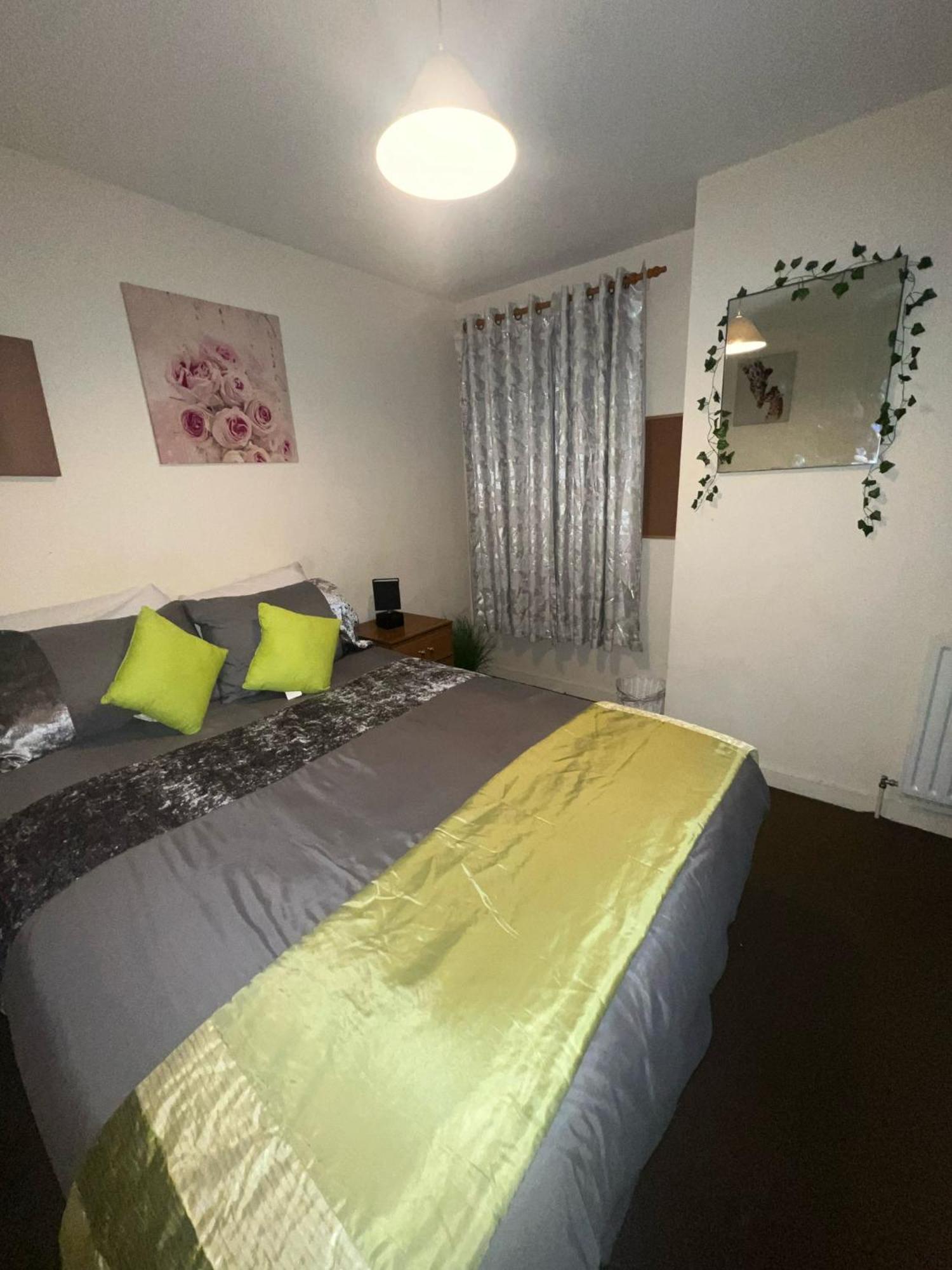 Lovely Double Room With Private Bathroom And Double Room With Shared Toilet & Parking Free Edinburgh Exterior photo